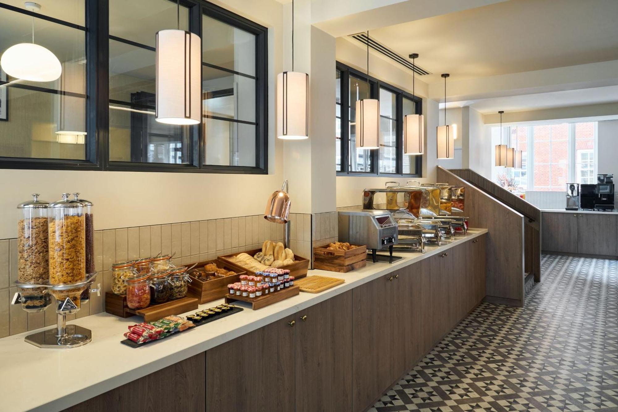 Four Points Express By Sheraton London Euston Exterior photo